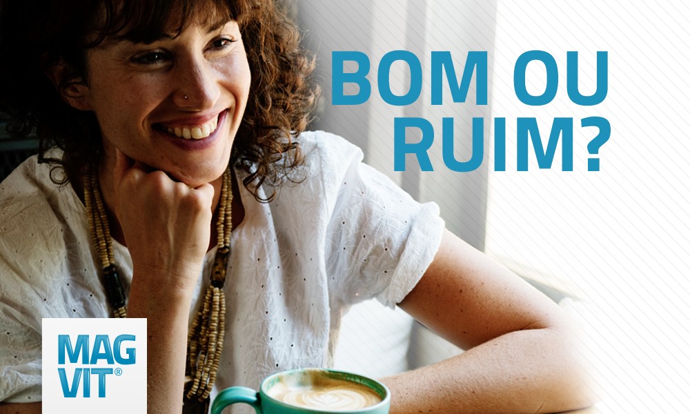 Mulher tomando café