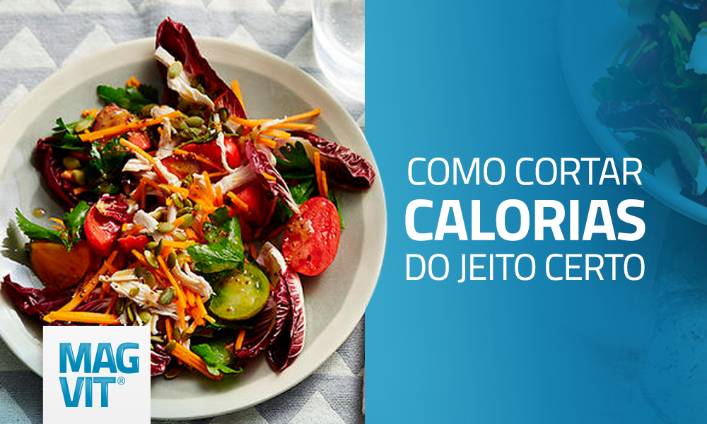 Prato de uma dieta equilibrada bem colorido e diversificado em alimentos, com folhas, vegetais tudo para cortar calorias excessivas da dieta.